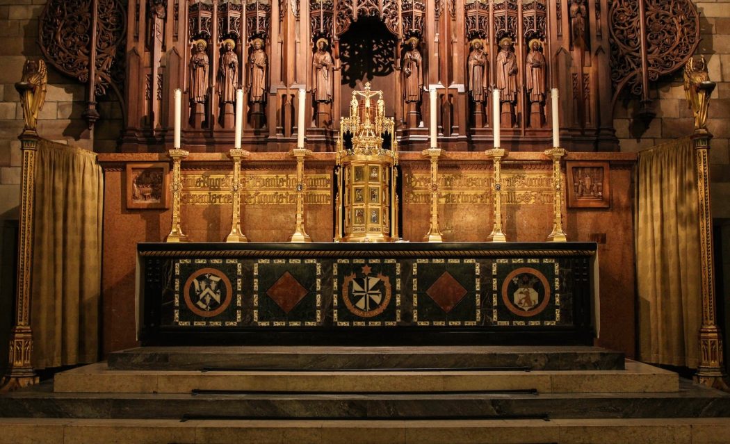 rsz_high_altar